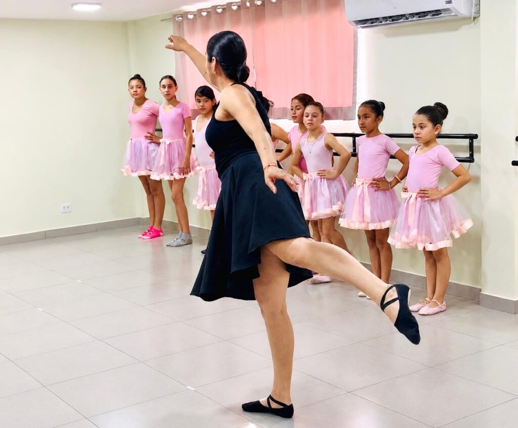 Balé transforma passos em aprendizados para a vida no Instituto Eduardo Dutra Lescano Balé transforma passos em aprendizados para a vida no Instituto Eduardo Dutra Lescano
