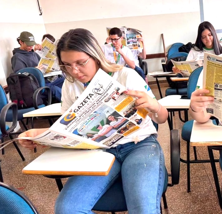 Jornal em sala aproxima estudantes da informação Jornal em sala aproxima estudantes da informação