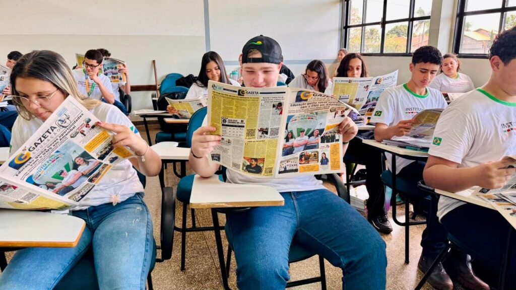 Jornal em sala aproxima estudantes da informação Jornal em sala aproxima estudantes da informação