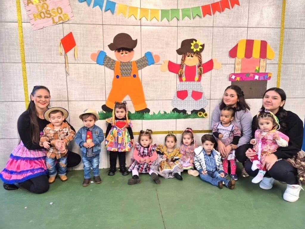 Encerramento do semestre foi marcado por festa julina e muita diversão no CEI Nosso Lar Encerramento do semestre foi marcado por festa julina e muita diversão no CEI Nosso Lar