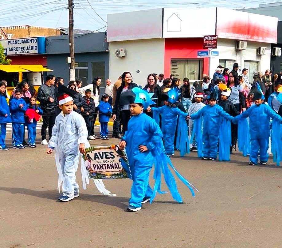 Escolas dão brilho especial ao Desfile Cívico de 7 de Setembro em Amambai