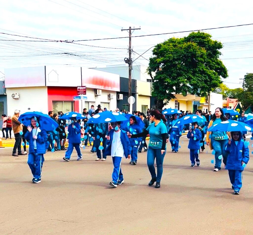 Escolas dão brilho especial ao Desfile Cívico de 7 de Setembro em Amambai