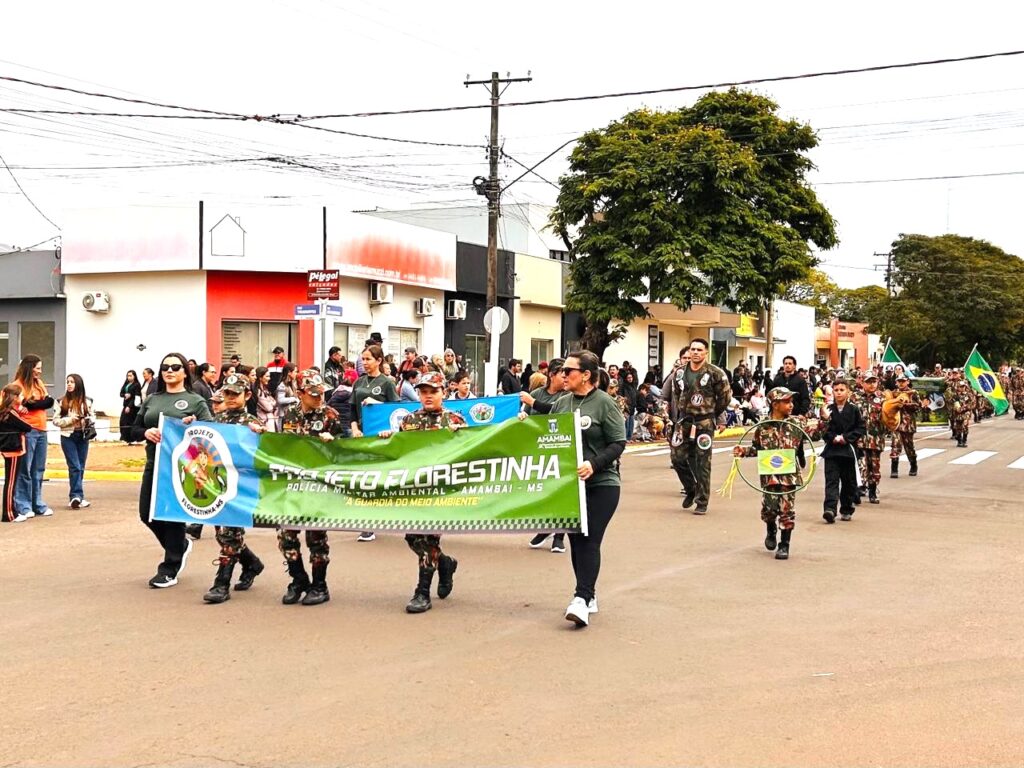 Escolas dão brilho especial ao Desfile Cívico de 7 de Setembro em Amambai