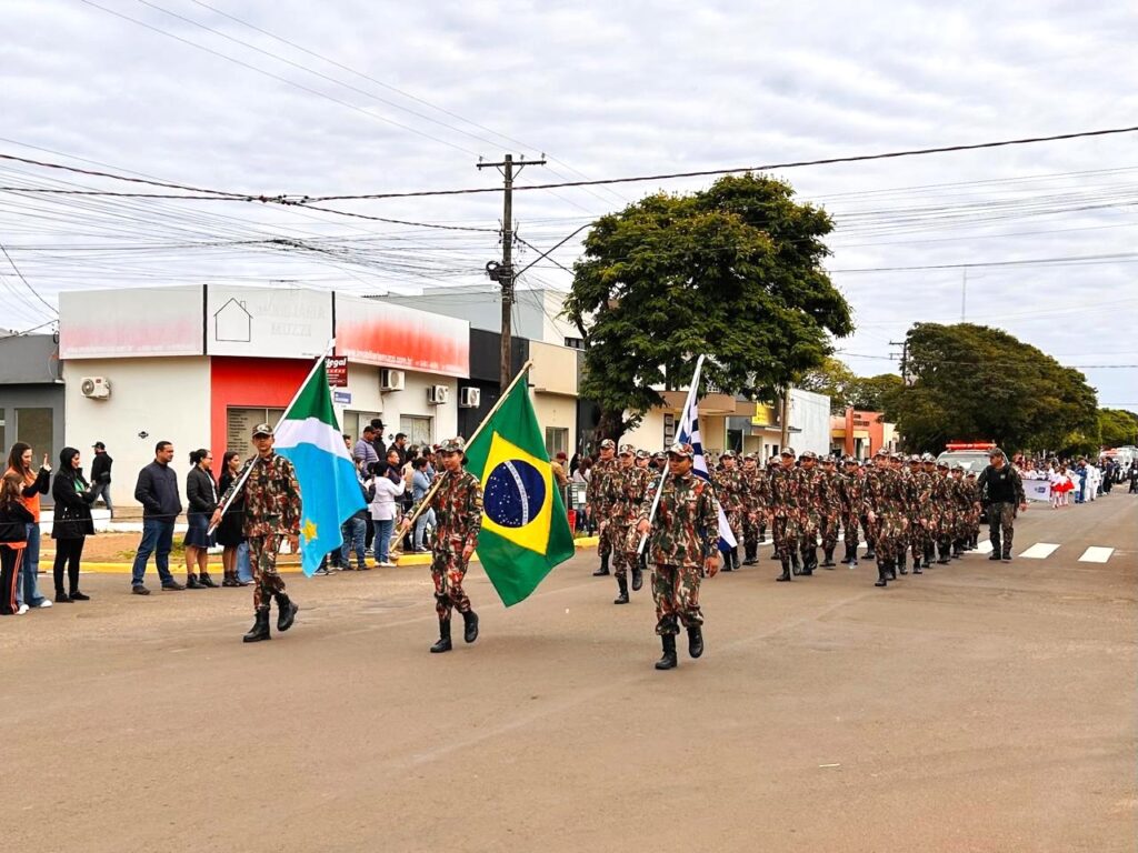 Escolas dão brilho especial ao Desfile Cívico de 7 de Setembro em Amambai