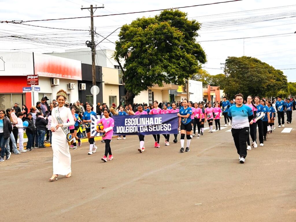 Escolas dão brilho especial ao Desfile Cívico de 7 de Setembro em Amambai