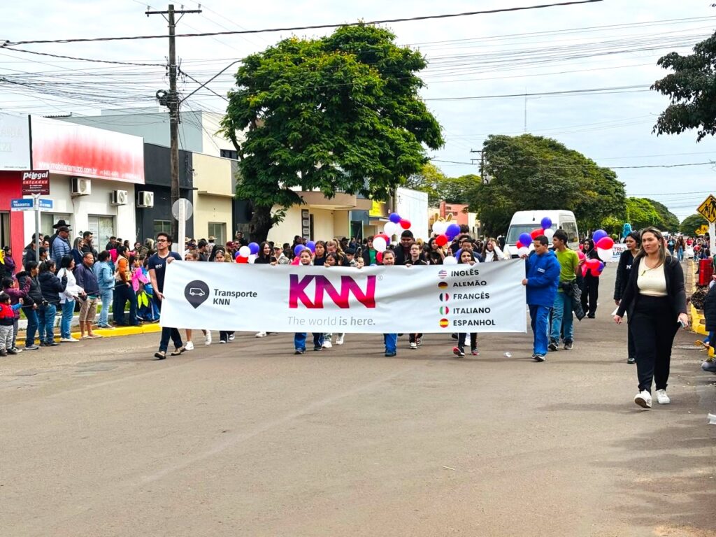 Escolas dão brilho especial ao Desfile Cívico de 7 de Setembro em Amambai