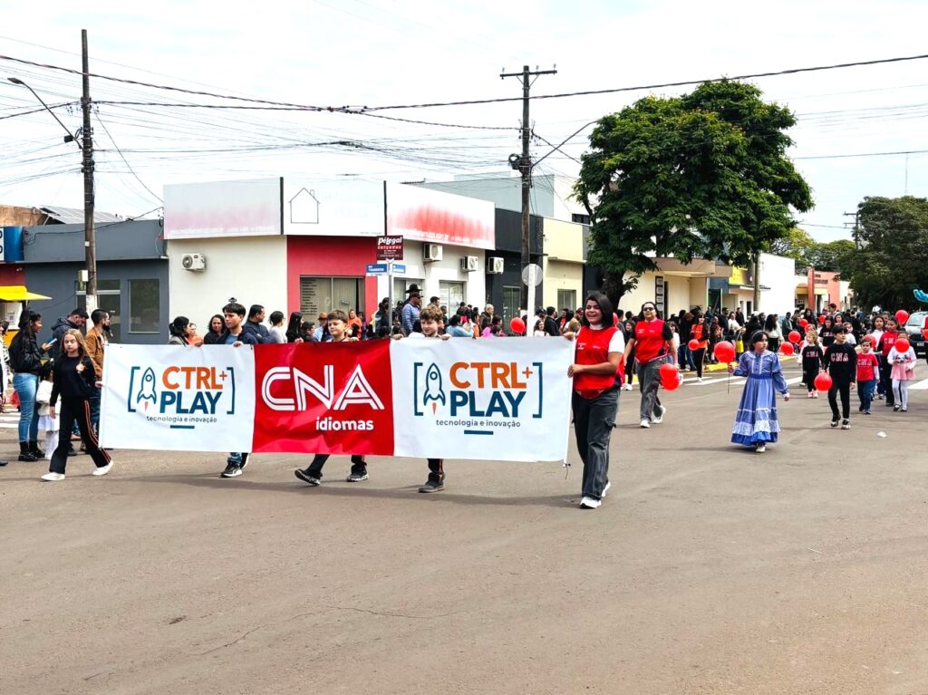 Escolas dão brilho especial ao Desfile Cívico de 7 de Setembro em Amambai