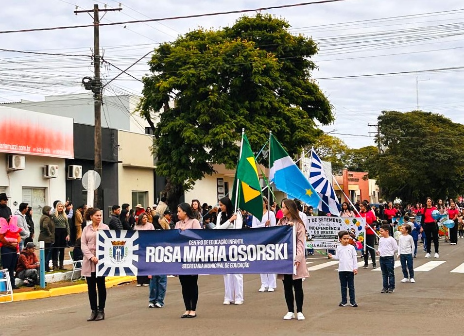 Escolas dão brilho especial ao Desfile Cívico de 7 de Setembro em Amambai