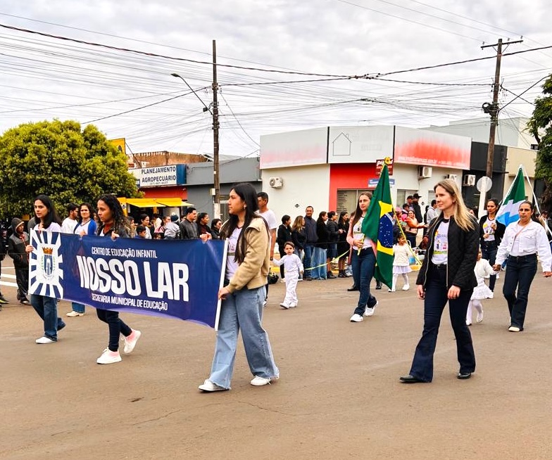 Escolas dão brilho especial ao Desfile Cívico de 7 de Setembro em Amambai