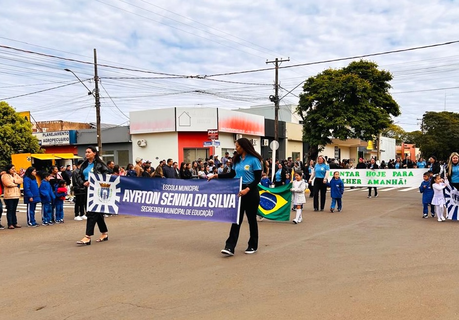 Escolas dão brilho especial ao Desfile Cívico de 7 de Setembro em Amambai
