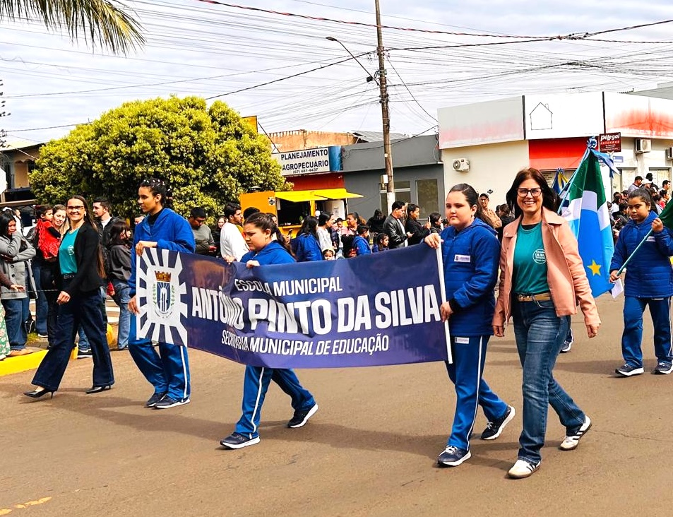 Escolas dão brilho especial ao Desfile Cívico de 7 de Setembro em Amambai