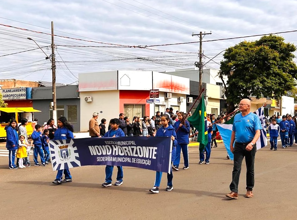 Escolas dão brilho especial ao Desfile Cívico de 7 de Setembro em Amambai