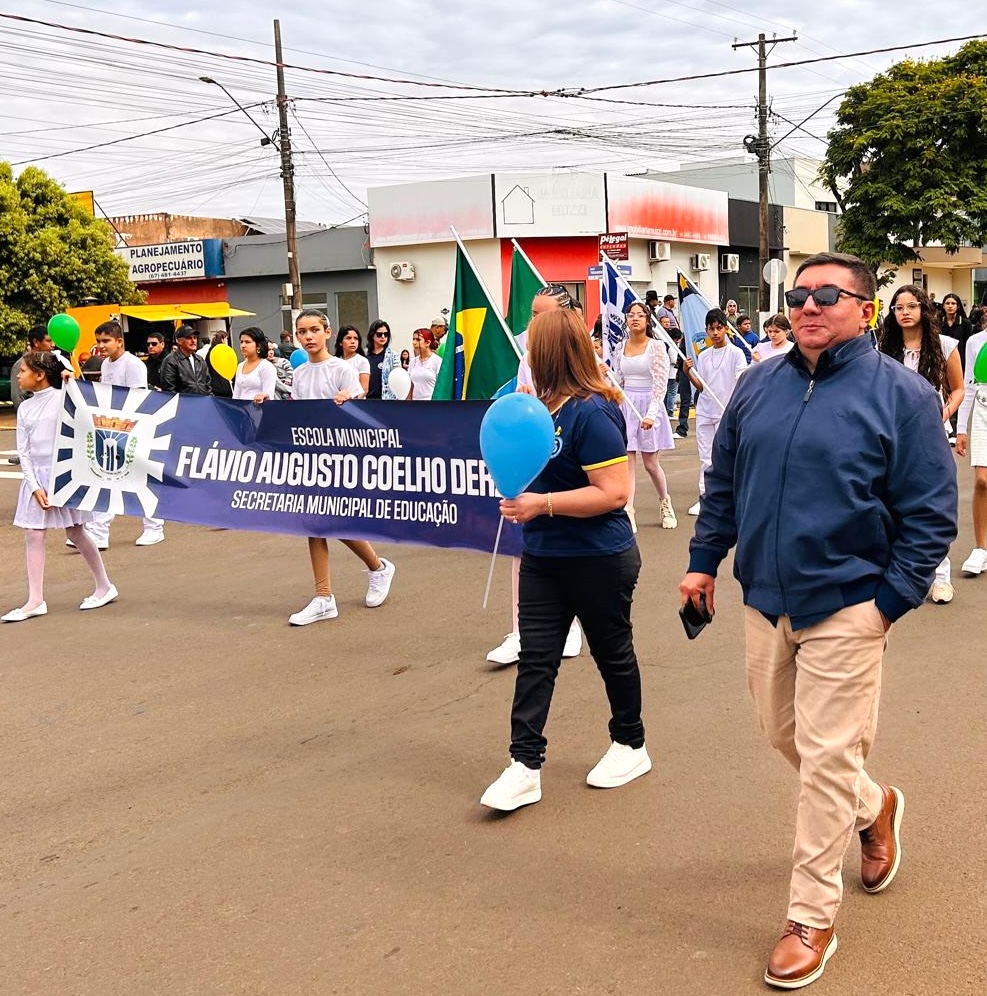 Escolas dão brilho especial ao Desfile Cívico de 7 de Setembro em Amambai