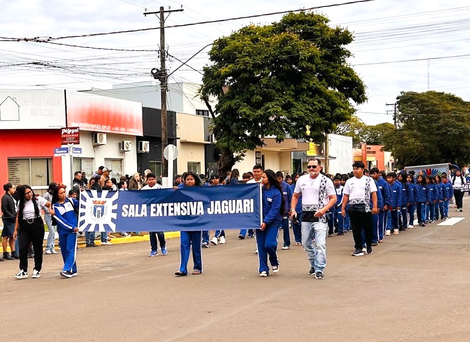 Escolas dão brilho especial ao Desfile Cívico de 7 de Setembro em Amambai