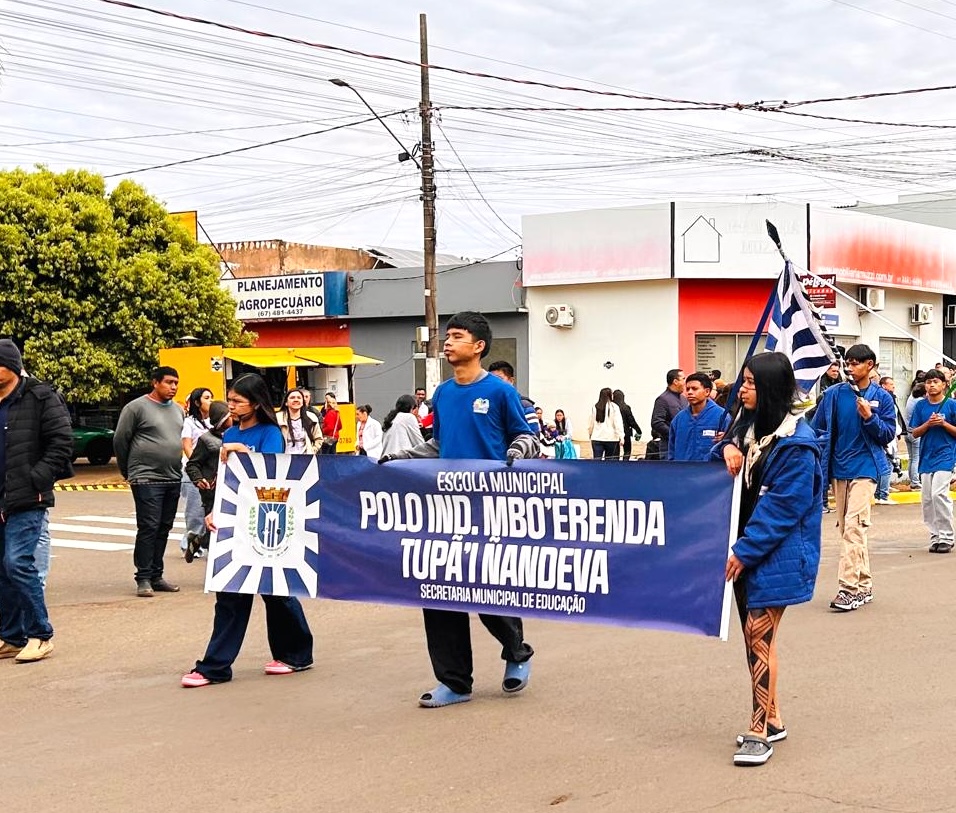 Escolas dão brilho especial ao Desfile Cívico de 7 de Setembro em Amambai