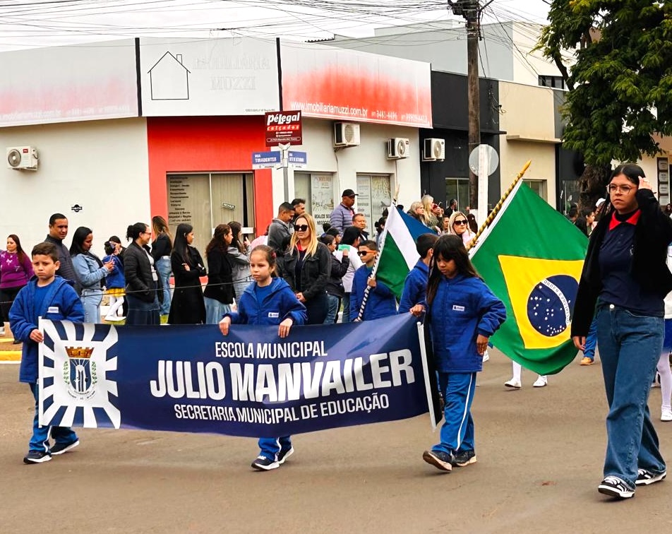 Escolas dão brilho especial ao Desfile Cívico de 7 de Setembro em Amambai