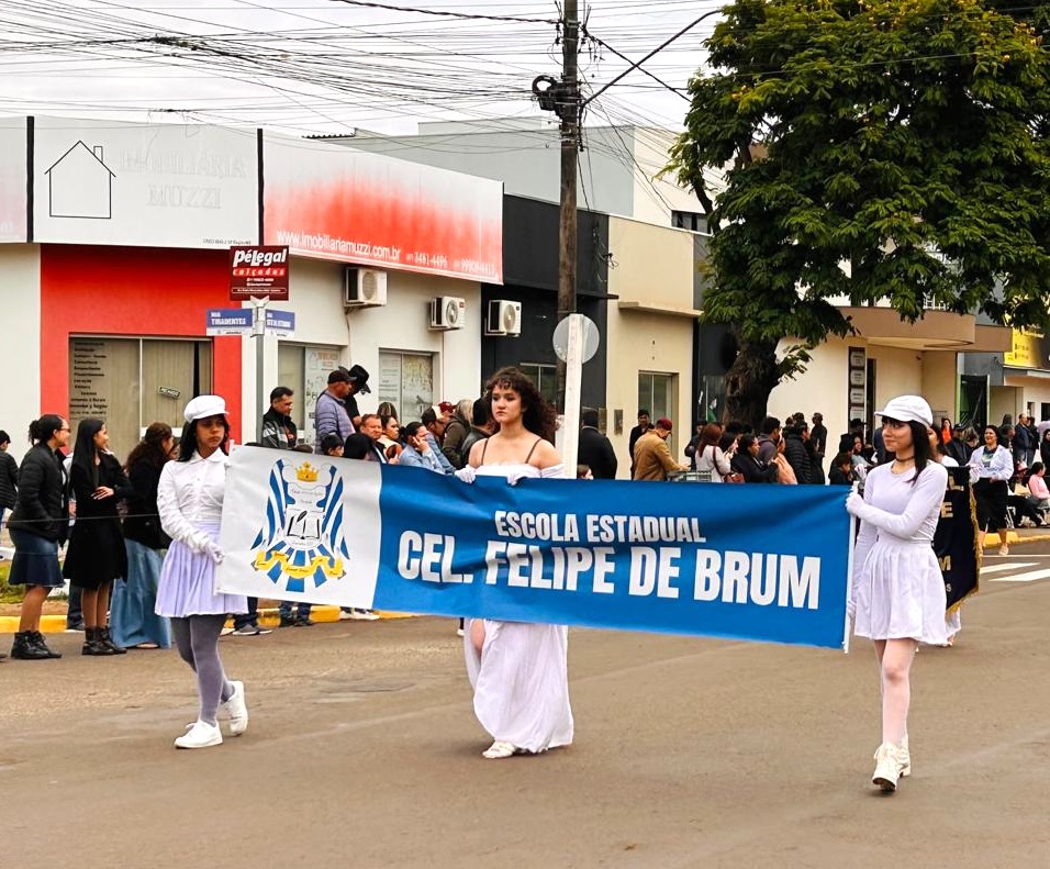 Escolas dão brilho especial ao Desfile Cívico de 7 de Setembro em Amambai