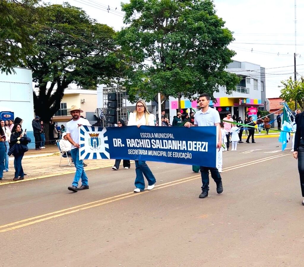 Escolas dão brilho especial ao Desfile Cívico de 7 de Setembro em Amambai