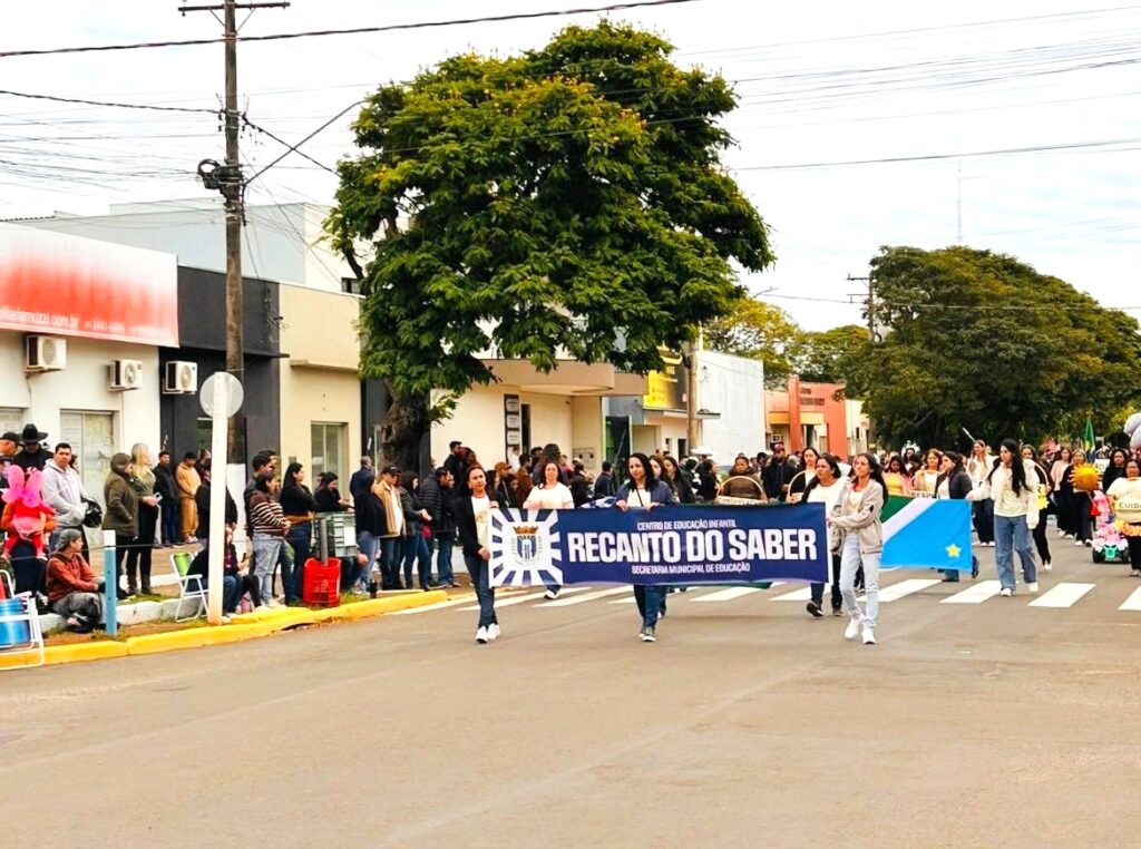 Escolas dão brilho especial ao Desfile Cívico de 7 de Setembro em Amambai