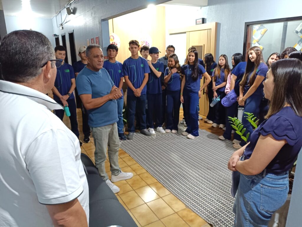 Estudantes da E.E. Dom Aquino Corrêa visitam emissoras de rádio e conhecem na prática o mundo da publicidade Estudantes da E.E. Dom Aquino Corrêa visitam emissoras de rádio e conhecem na prática o mundo da publicidade