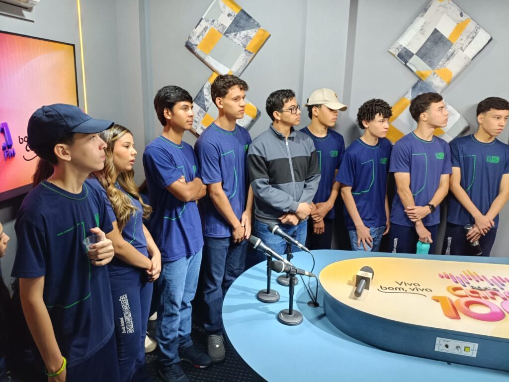 Estudantes da E.E. Dom Aquino Corrêa visitam emissoras de rádio e conhecem na prática o mundo da publicidade Estudantes da E.E. Dom Aquino Corrêa visitam emissoras de rádio e conhecem na prática o mundo da publicidade