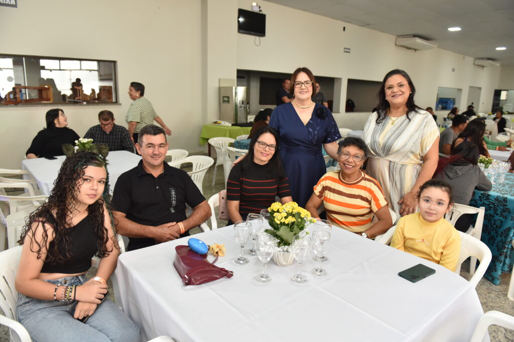 SIMTED de Amambai reúne profissionais da educação em confraternização especial