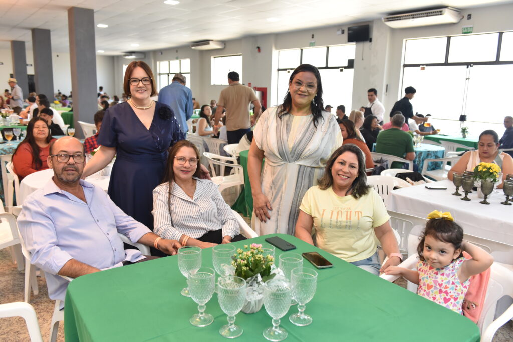 SIMTED de Amambai reúne profissionais da educação em confraternização especial