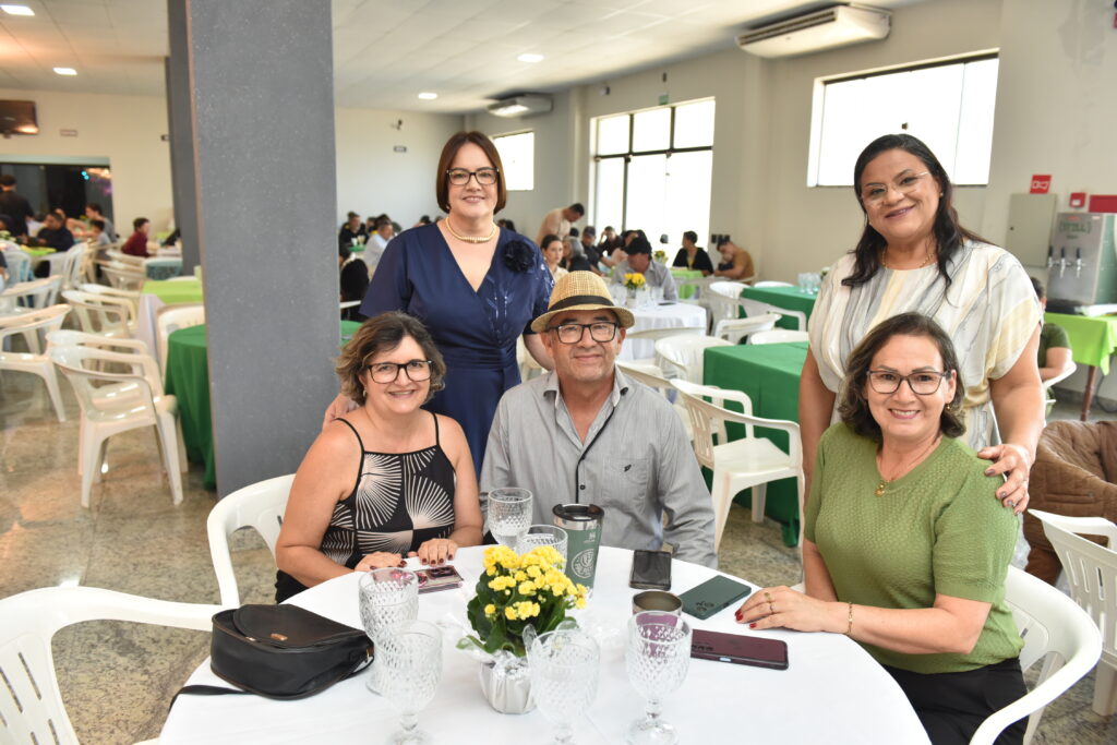 SIMTED de Amambai reúne profissionais da educação em confraternização especial