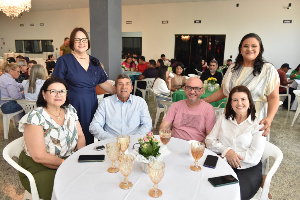 SIMTED de Amambai reúne profissionais da educação em confraternização especial