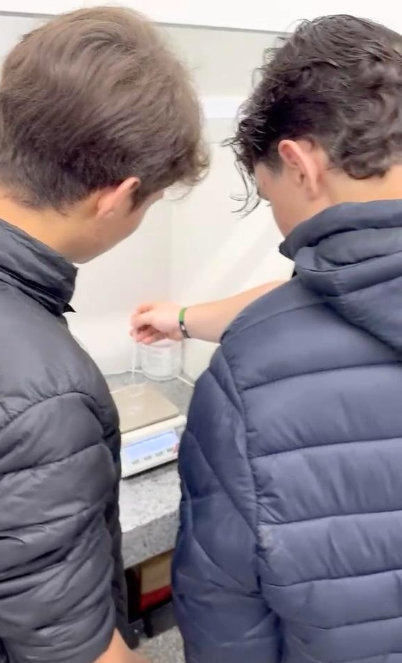Projeto “Química em Ação” aproxima estudantes do IFMS e da Escola Estadual Felipe de Brum por meio de aulas práticas Projeto “Química em Ação” aproxima estudantes do IFMS e da Escola Estadual Felipe de Brum por meio de aulas práticas