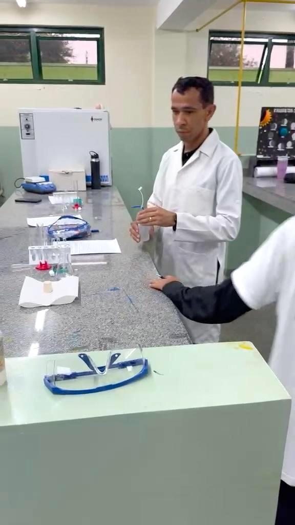 Projeto “Química em Ação” aproxima estudantes do IFMS e da Escola Estadual Felipe de Brum por meio de aulas práticas Projeto “Química em Ação” aproxima estudantes do IFMS e da Escola Estadual Felipe de Brum por meio de aulas práticas