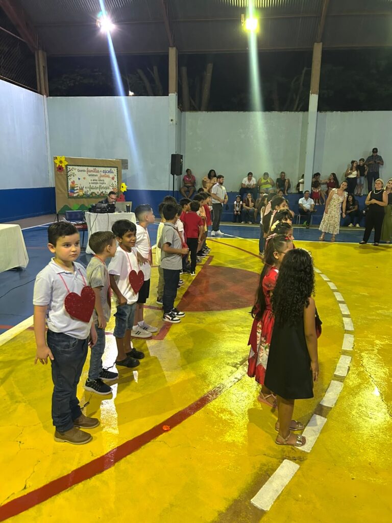 Festa da Família reúne comunidade escolar na Escola Municipal Júlio Manvailer Festa da Família reúne comunidade escolar na Escola Municipal Júlio Manvailer