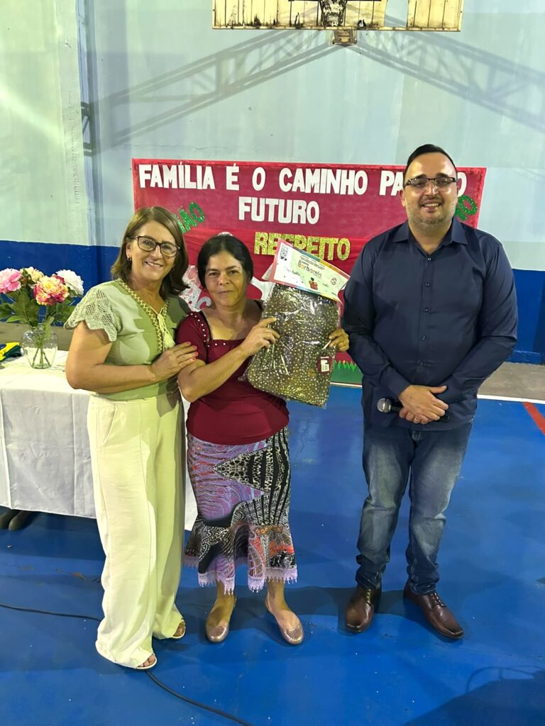 Festa da Família reúne comunidade escolar na Escola Municipal Júlio Manvailer Festa da Família reúne comunidade escolar na Escola Municipal Júlio Manvailer