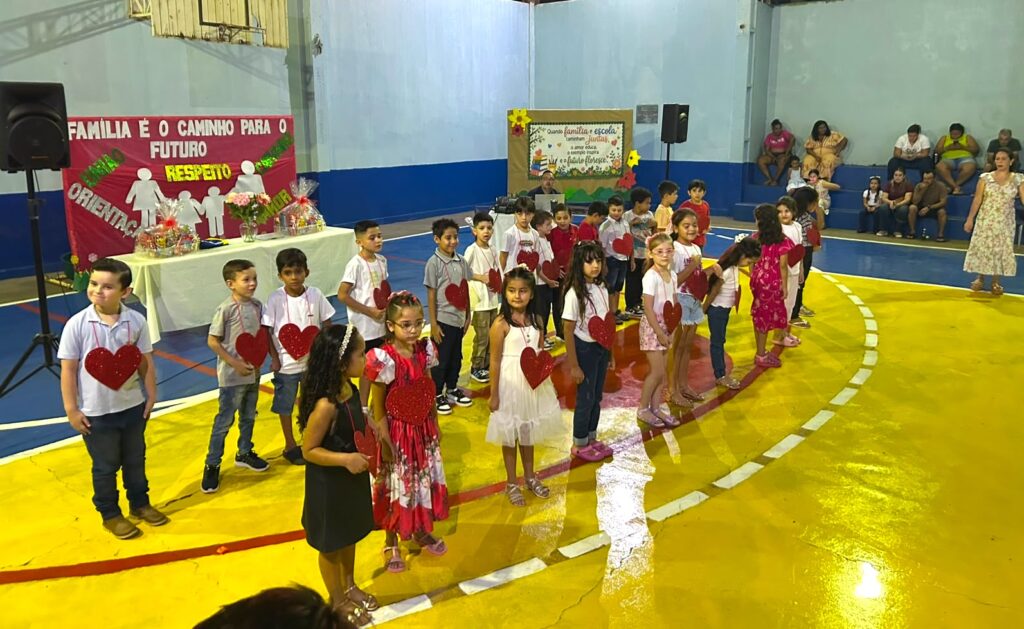 Festa da Família reúne comunidade escolar na Escola Municipal Júlio Manvailer Festa da Família reúne comunidade escolar na Escola Municipal Júlio Manvailer