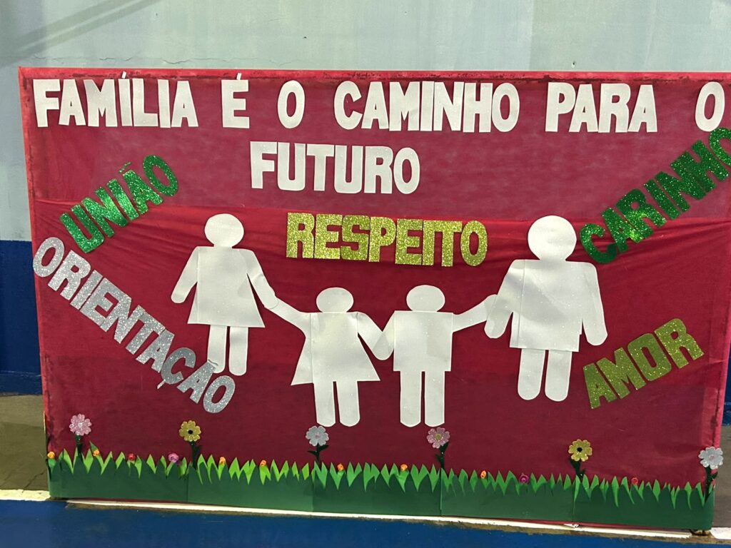 Festa da Família reúne comunidade escolar na Escola Municipal Júlio Manvailer Festa da Família reúne comunidade escolar na Escola Municipal Júlio Manvailer
