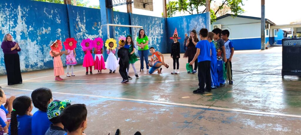 Semana Literária incentiva o gosto pela leitura e a criatividade dos alunos Semana Literária incentiva o gosto pela leitura e a criatividade dos alunos