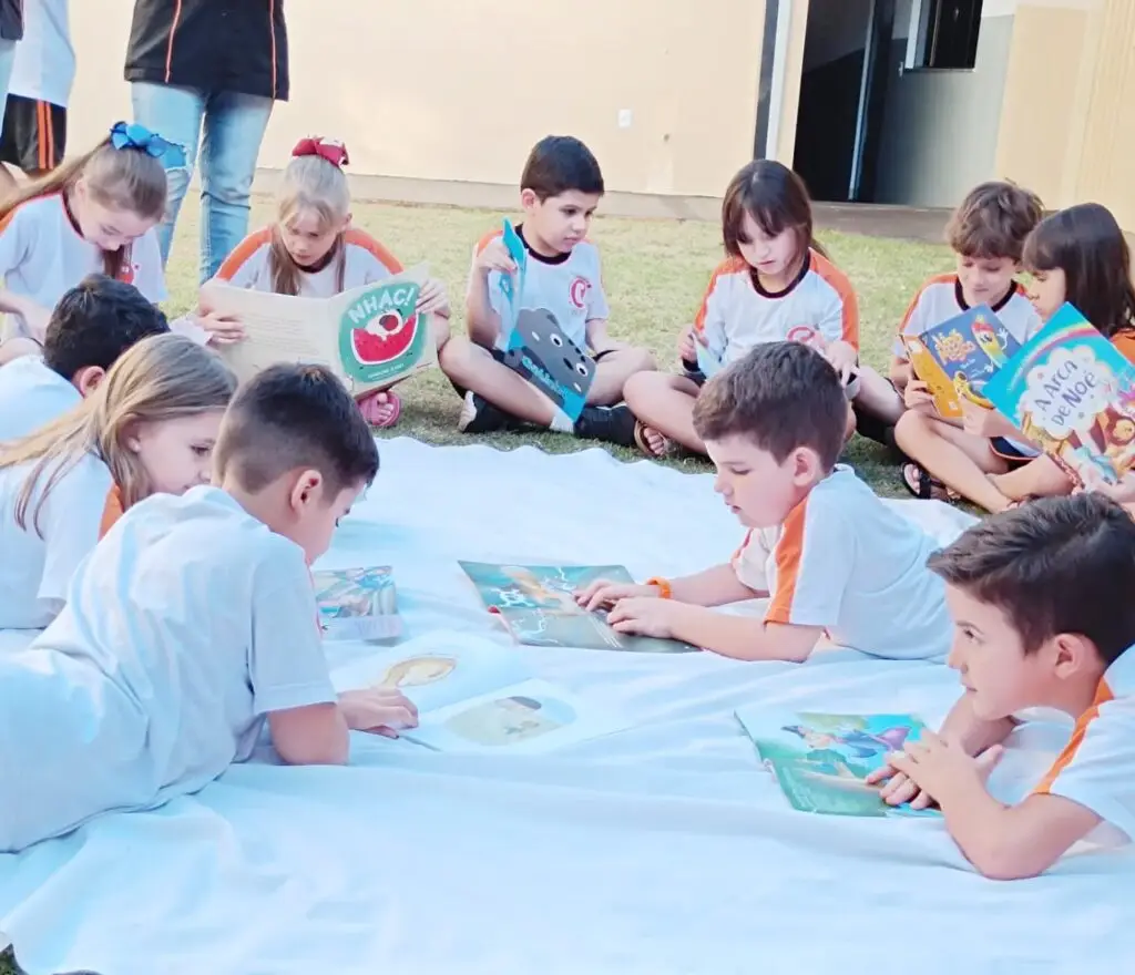 Colégio CELQ realiza Piquenique Literário ao ar livre Colégio CELQ realiza Piquenique Literário ao ar livre