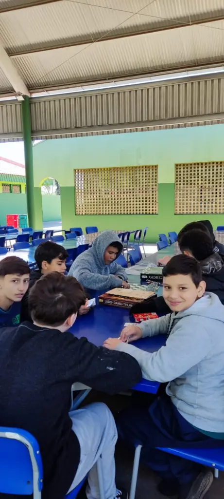 Entre Refeições e Aprendizado: A Dinâmica do Almoço no Ensino Integral Entre Refeições e Aprendizado: A Dinâmica do Almoço no Ensino Integral