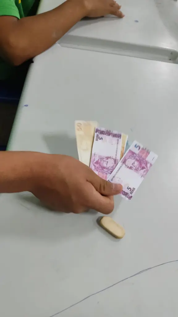 Educação Financeira no 6º Ano: Planejamento e Trabalho em Equipe
