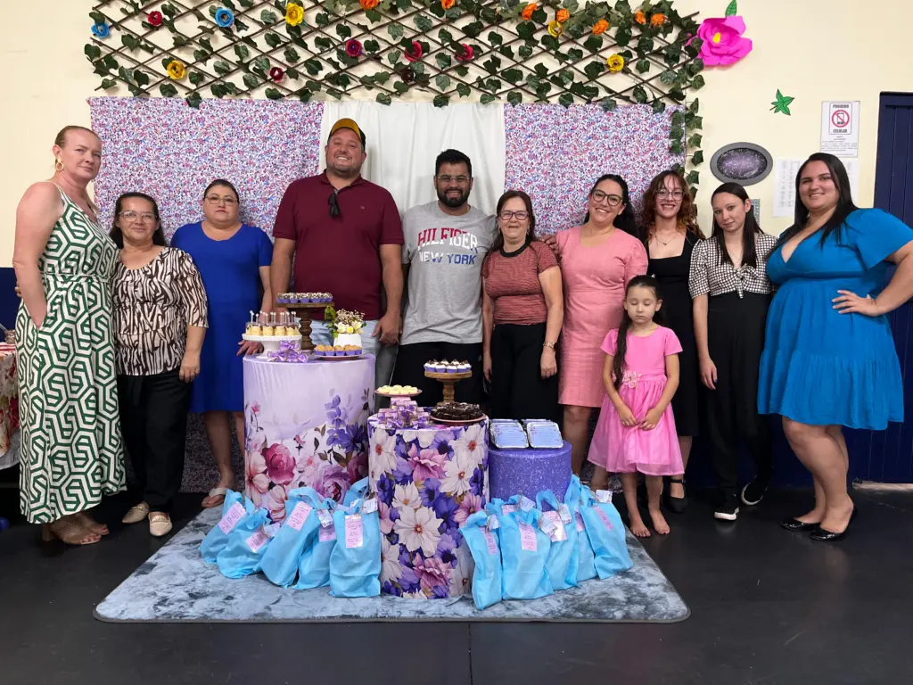 E. M. Novo Horizonte realiza primeira festa de confraternização para equipe E. M. Novo Horizonte realiza primeira festa de confraternização para equipe