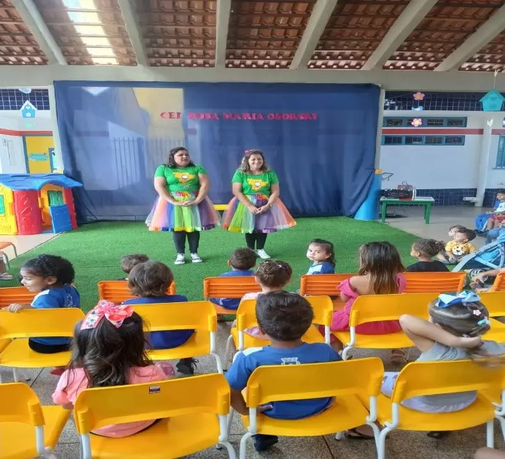 Teatro, dramatização e musicalização na Educação Infantil Teatro, dramatização e musicalização na Educação Infantil