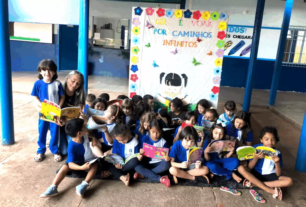 A Importância da Leitura na Formação das Crianças: Um Compromisso de Nossa Escola A Importância da Leitura na Formação das Crianças: Um Compromisso de Nossa Escola