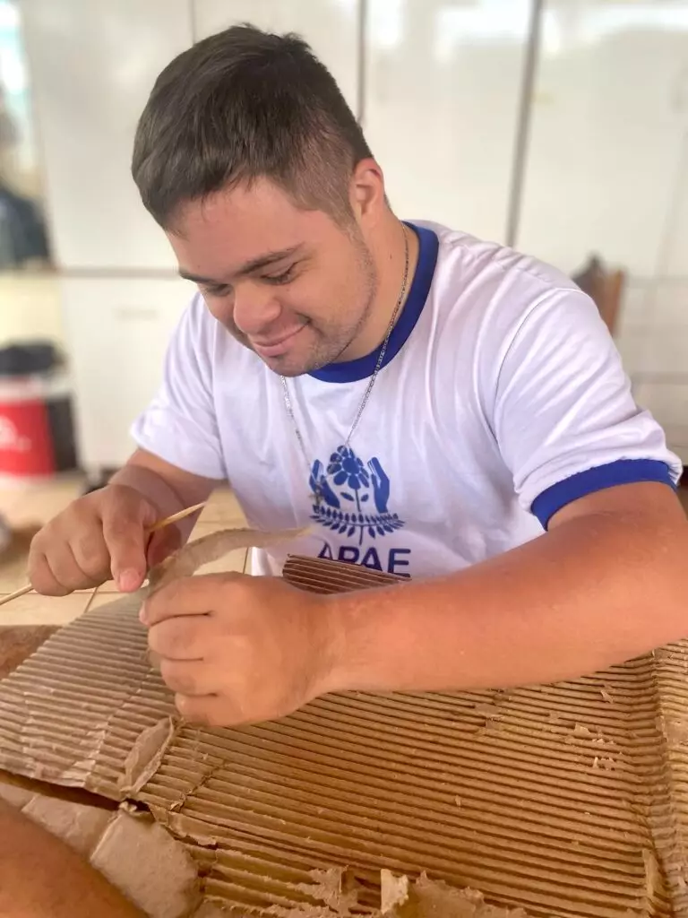 Produção de Artesanato para Fortalecer a Inclusão e a Autonomia Produção de Artesanato para Fortalecer a Inclusão e a Autonomia