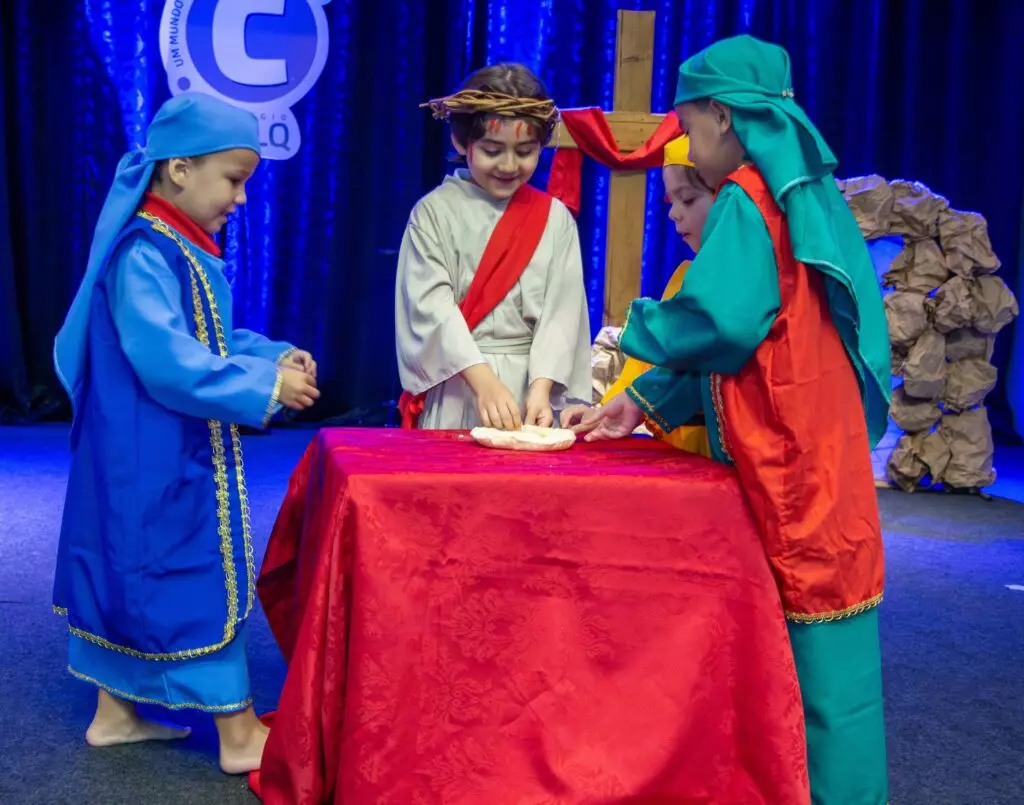 Cantata de Páscoa celebra vida, amor e esperança no Colégio CELQ Cantata de Páscoa celebra vida, amor e esperança no Colégio CELQ