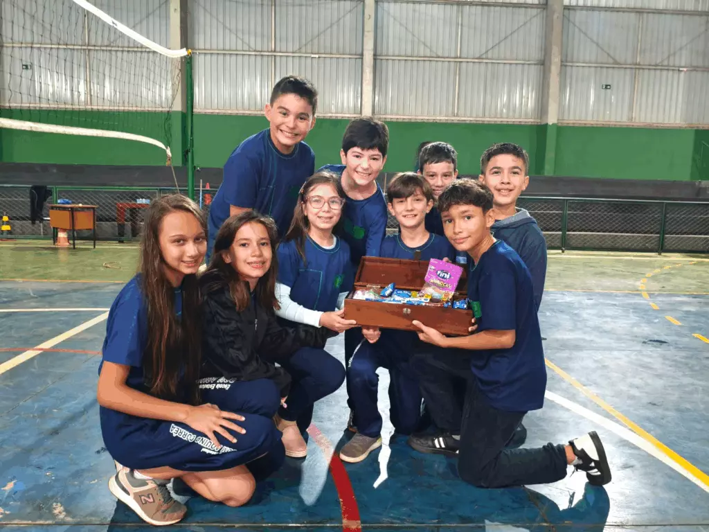 Aventura Matemática no Pátio: 6º Ano Desvenda Mistérios em uma Caça ao Tesouro Aventura Matemática no Pátio: 6º Ano Desvenda Mistérios em uma Caça ao Tesouro