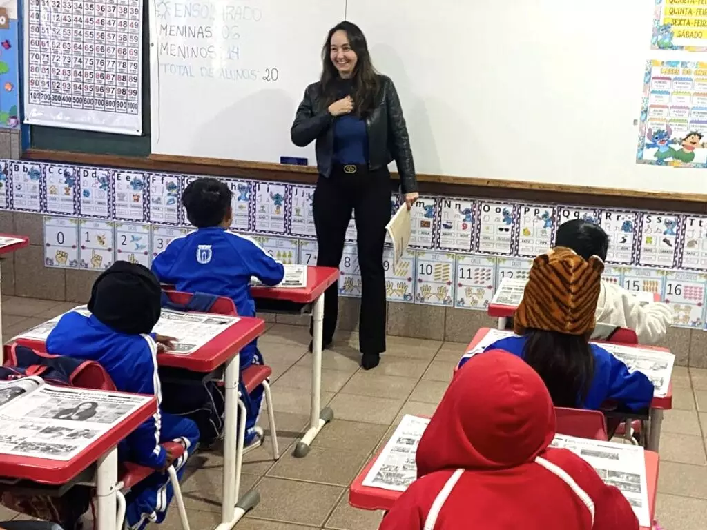 Jornal impresso vira tema de aula interativa para alunos do 2ª ano da EM João Rodrigues Jornal impresso vira tema de aula interativa para alunos do 2ª ano da EM João Rodrigues