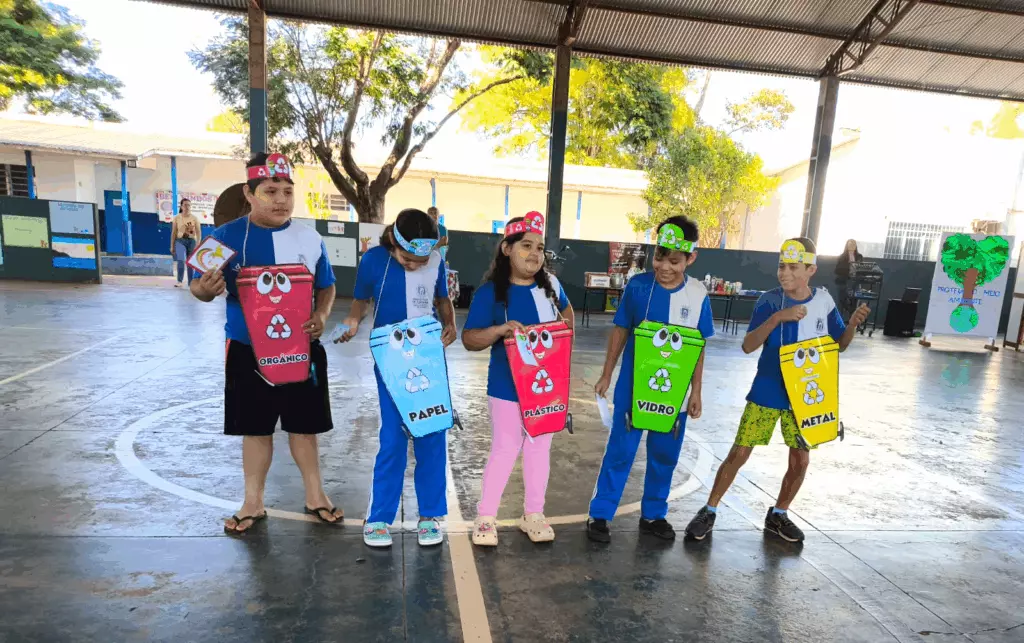 Educação Ambiental em Destaque: Escola Promove Exposição para Conscientização Ecológica
