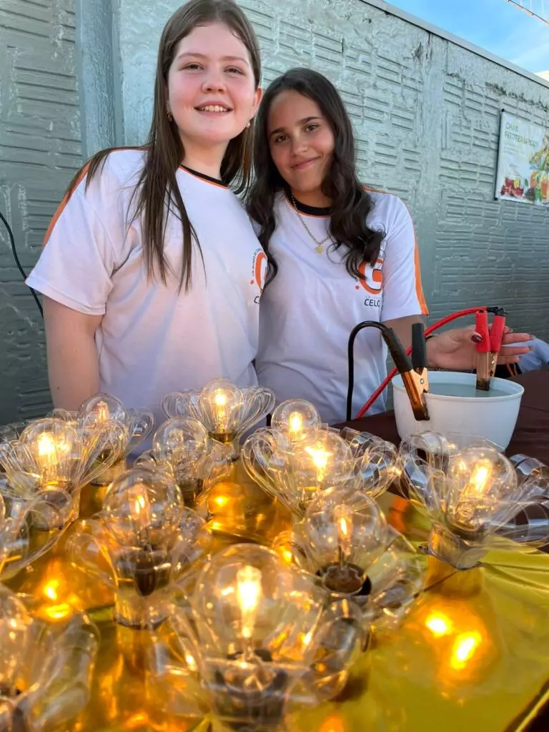 Quando a ciência sai do papel: estudantes do CELQ transformam aprendizado em diversão