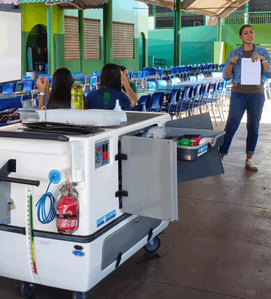 Ciência na prática: alunos da Dom Aquino Corrêa aprendem a separar água e óleo