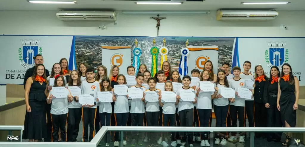 CELQ brilha em Olimpíada Internacional e celebra conquistas em cerimônia especial